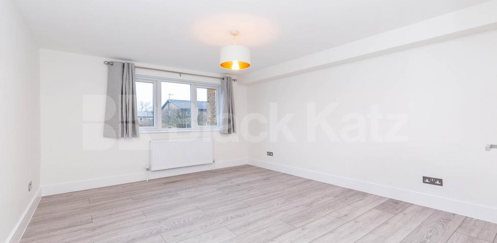 			REFURBISHED TWO BEDROOM PROPERTY , 2 Bedroom, 1 bath, 1 reception Flat			 Adolphus Road, FINSBURY PARK-MANOR HOUSE